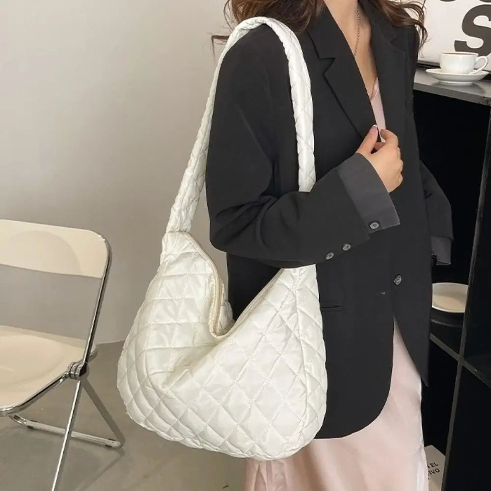 

Large Capacity Bubble Shoulder Bag Pleated Korean Style Space Cotton Underarm Bag Quilted Solid Color Cloud Pattern Tote Bag