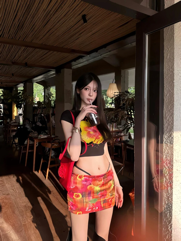 

OUTFlT STUDIO Sexy ort Bla T-irt for Women with Hotfix Rhinestones Waist-Cinching Street Sle Summer Faion