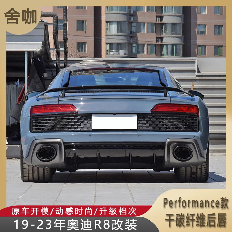 

Suitable for From 2019 to 2023, R8 was modified with PERFORMANCE dry carbon fiber rear lip and R8/GT/RWD dry carbon tail lip