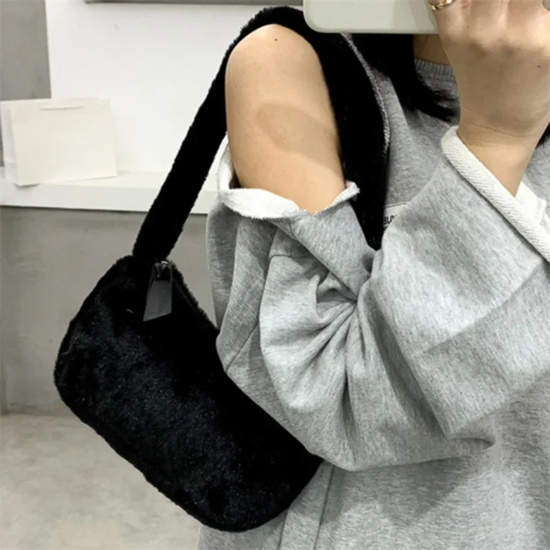 Plush Shoulder Bags for Femme Luxury Designer Soft Winter Ladies Clutch Purse Handbag Cute Fashion Female Party Underarm Bag New