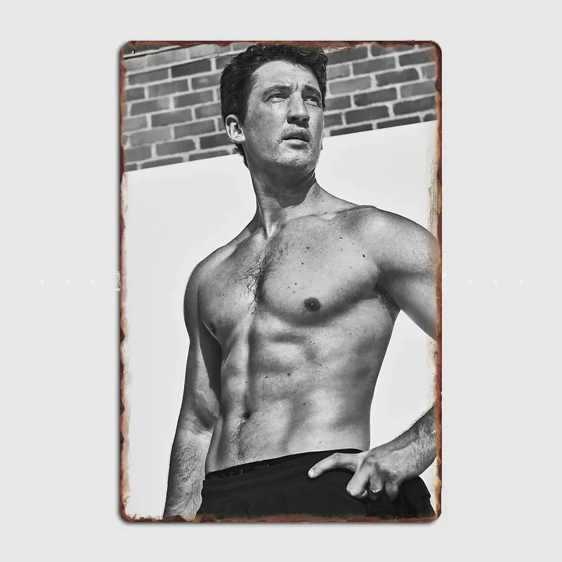 Miles Teller Top Gun Maverick casco Vintage cartel Retro carteles de Metal signo decoración de la habitación interior decoración del hogar Bar decoración de la pared