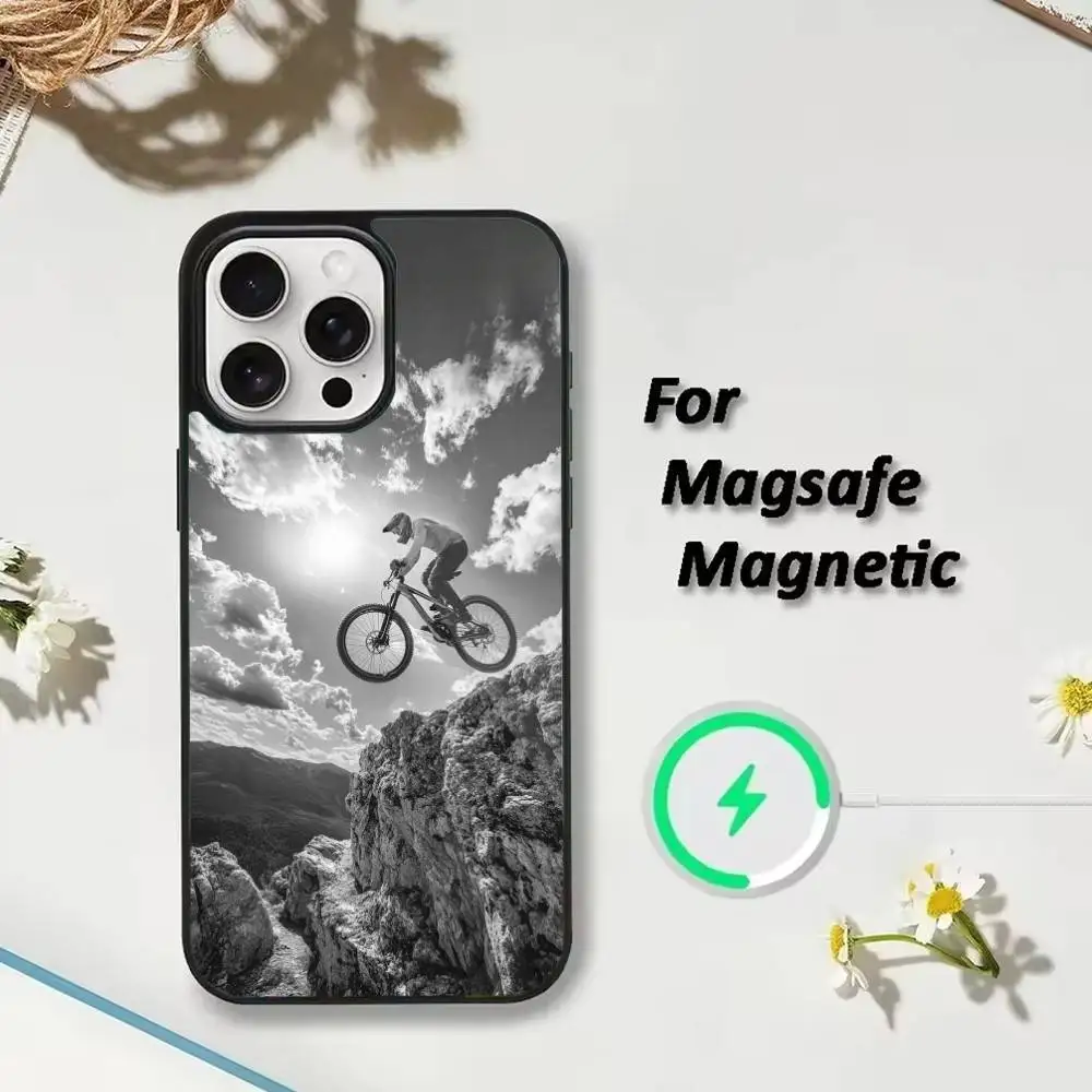 เคสโทรศัพท์ลายจักรยานเสือภูเขา สำหรับ iPhone 17,16,15,14,13,12,Plus,Pro,Max รองรับการชาร์จไร้สายแบบแม่เหล็ก Magsafe