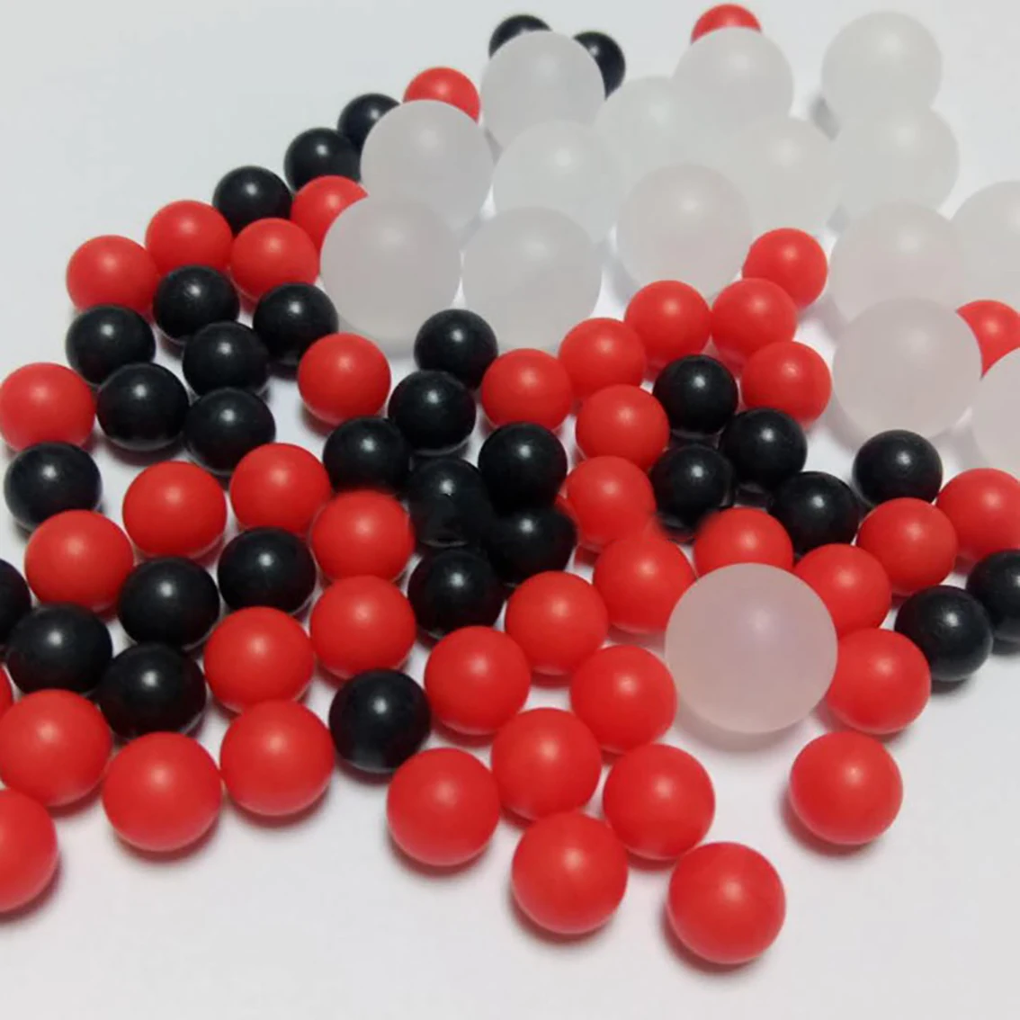 bolas de vedacao de esferas lisas de polipropileno plastico personalizado vermelho e branco bola pp solida diametro do talao 01