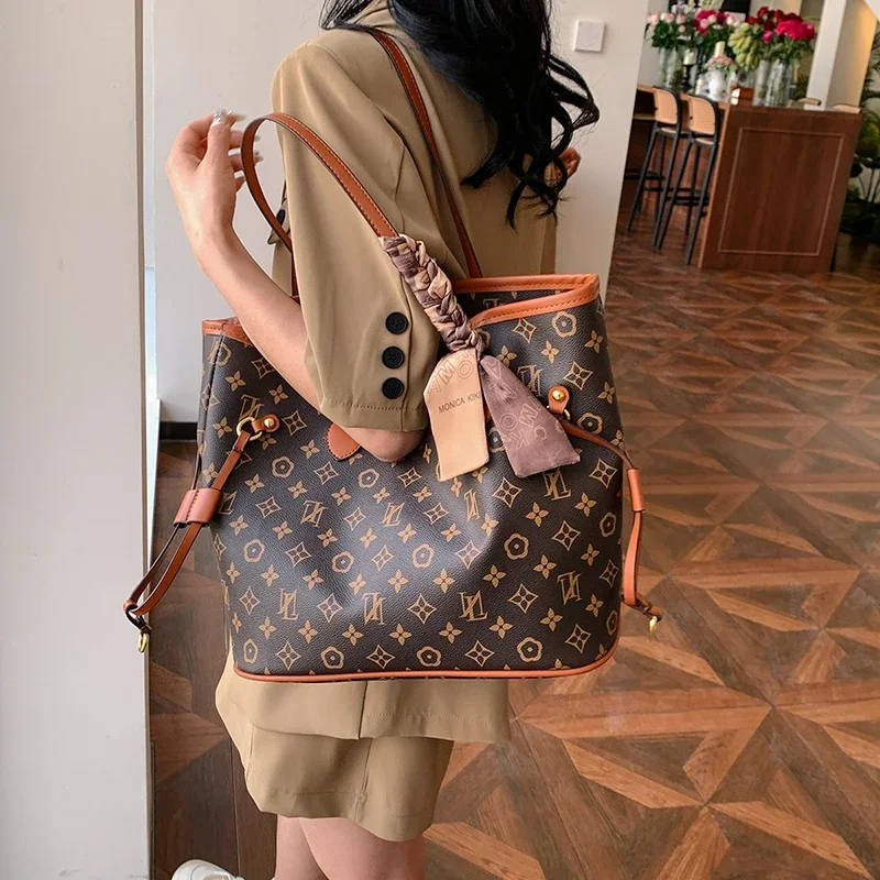 

Fashionable Solid Color Clutch Bag For Women - Trendy Parisian Minimalist Messenger With Vintage Designer Logo