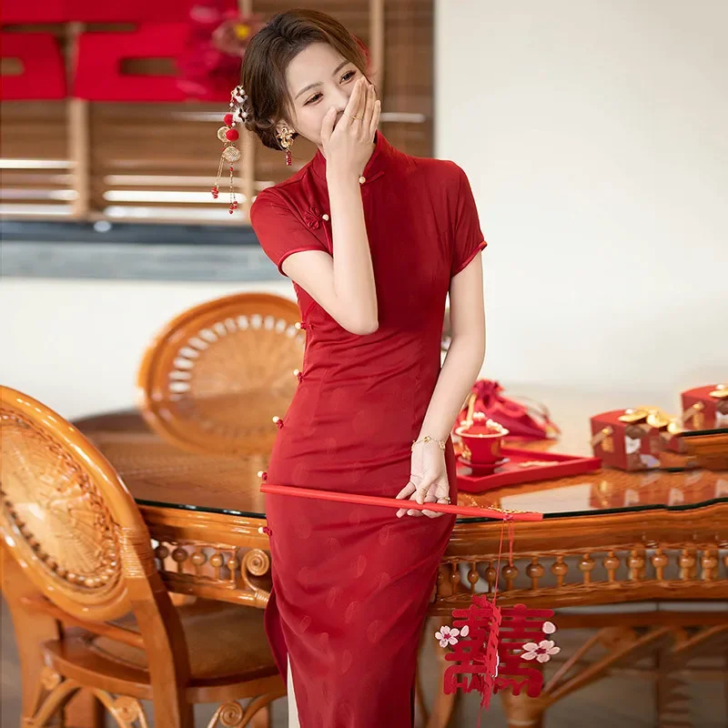 

Сексуальное красное женское атласное платье Cheongsam в китайском стиле с воротником-стойкой, новинка 2023 года, улучшенное женское жаккардовое платье Ципао с короткими рукавами