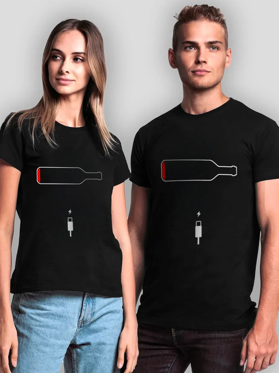 تي شيرت قطني من Wine Humor - تي شيرت برسومات شحن زجاجة النبيذ المضحكة - قميص أسود أنيق لعشاق الكحول وعشاق الفكاهة