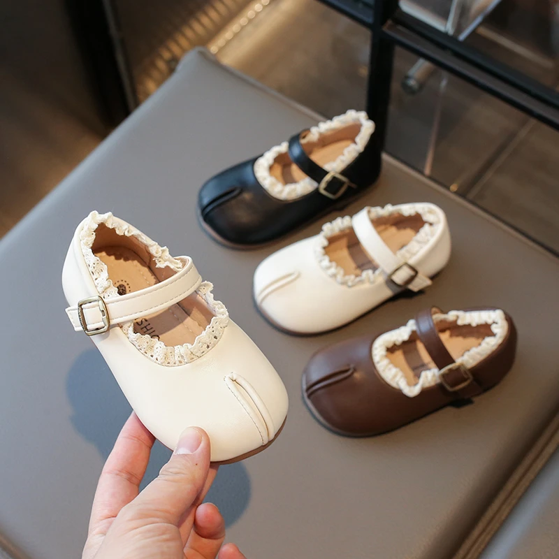 

2025 New Children's Flats Simple Lolita Girls Princess Leather Shoes Walking Versatile Sweet Pleated Kids Causal Fashion Shoes