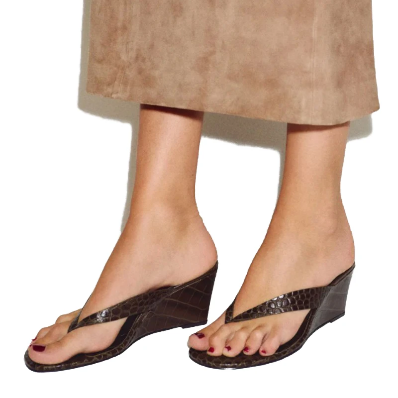 DIZHUANG Fashionable women's high-heeled slippers. Crocodile patterned leather flip flops. 8-10 cm heel height. Wedges shoes.