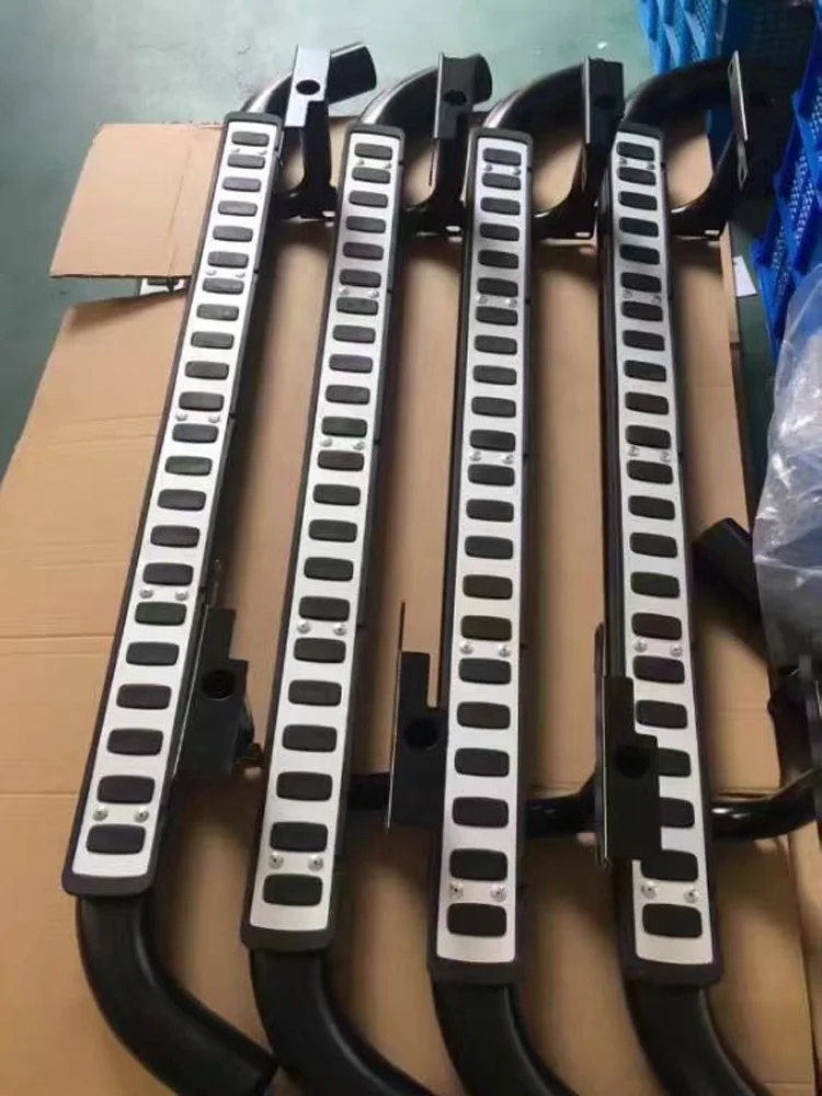 Рисунок 2 - Белые, черные железные подножки Nerf