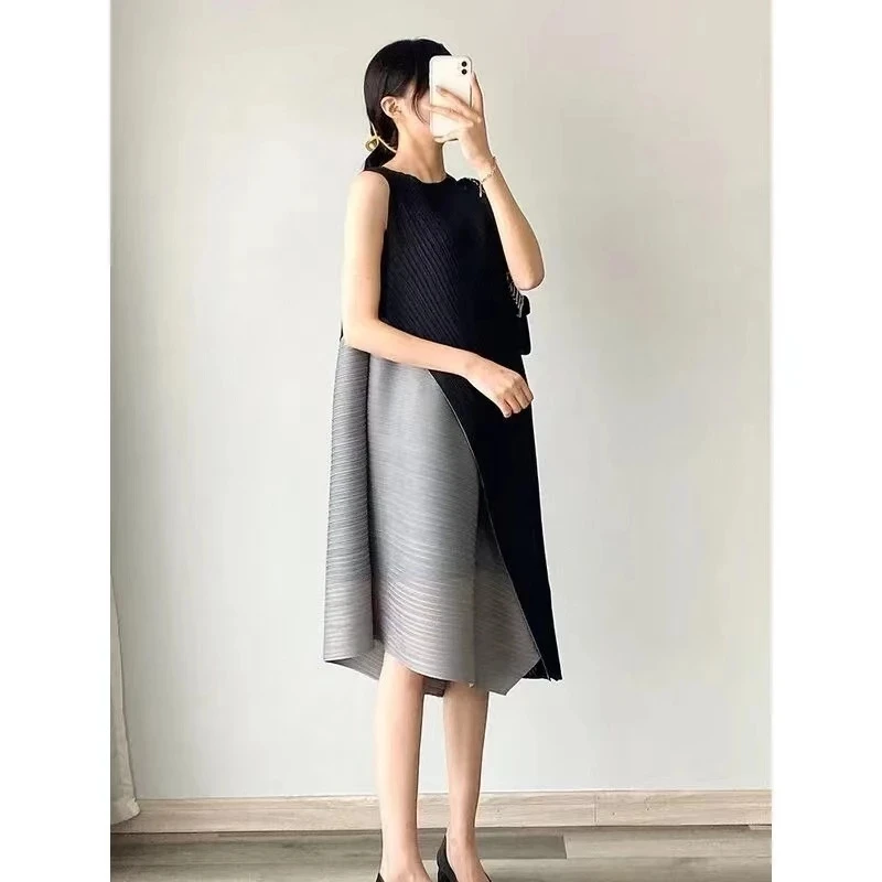 

Miyake Pleated Dress Mid-length Fake Two-way Stitching Design Casual Loose Self-Cultivation Skirt Black and Gray 2021 Summer New