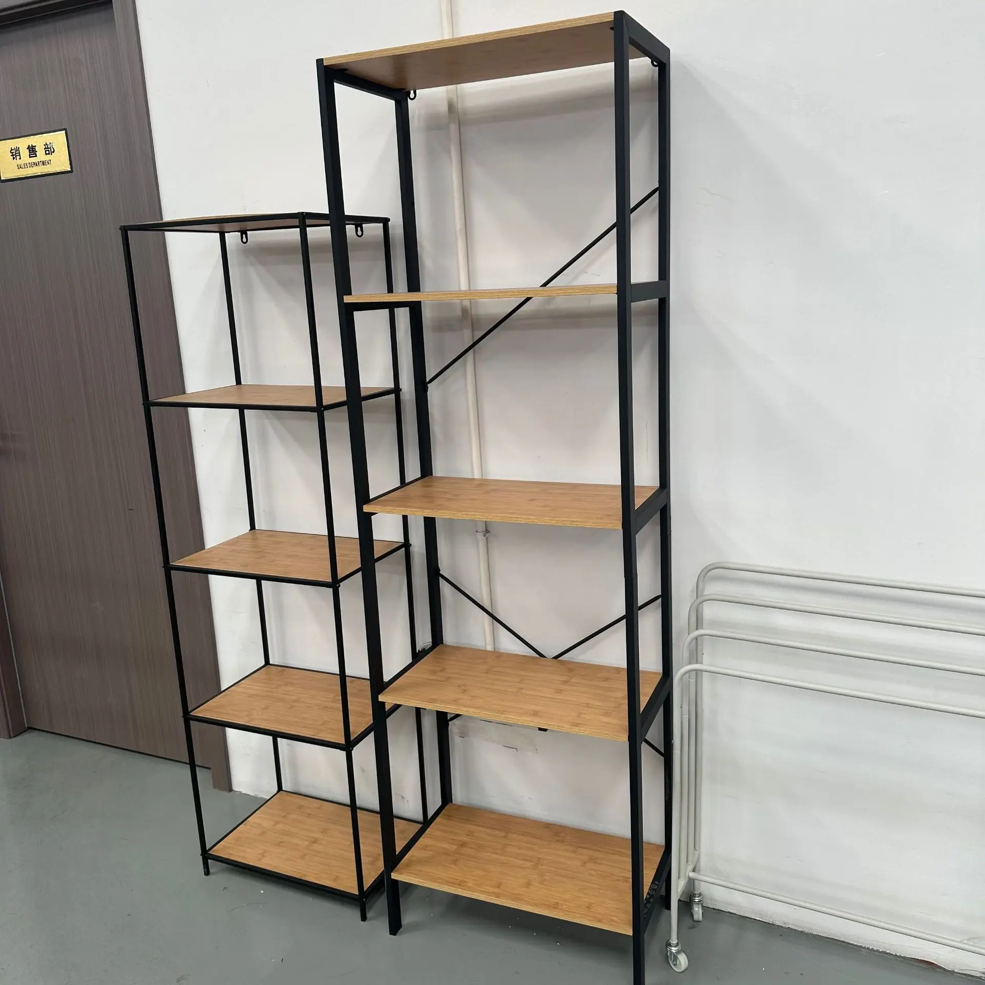 

High-value wrought iron floor display stand for home portability