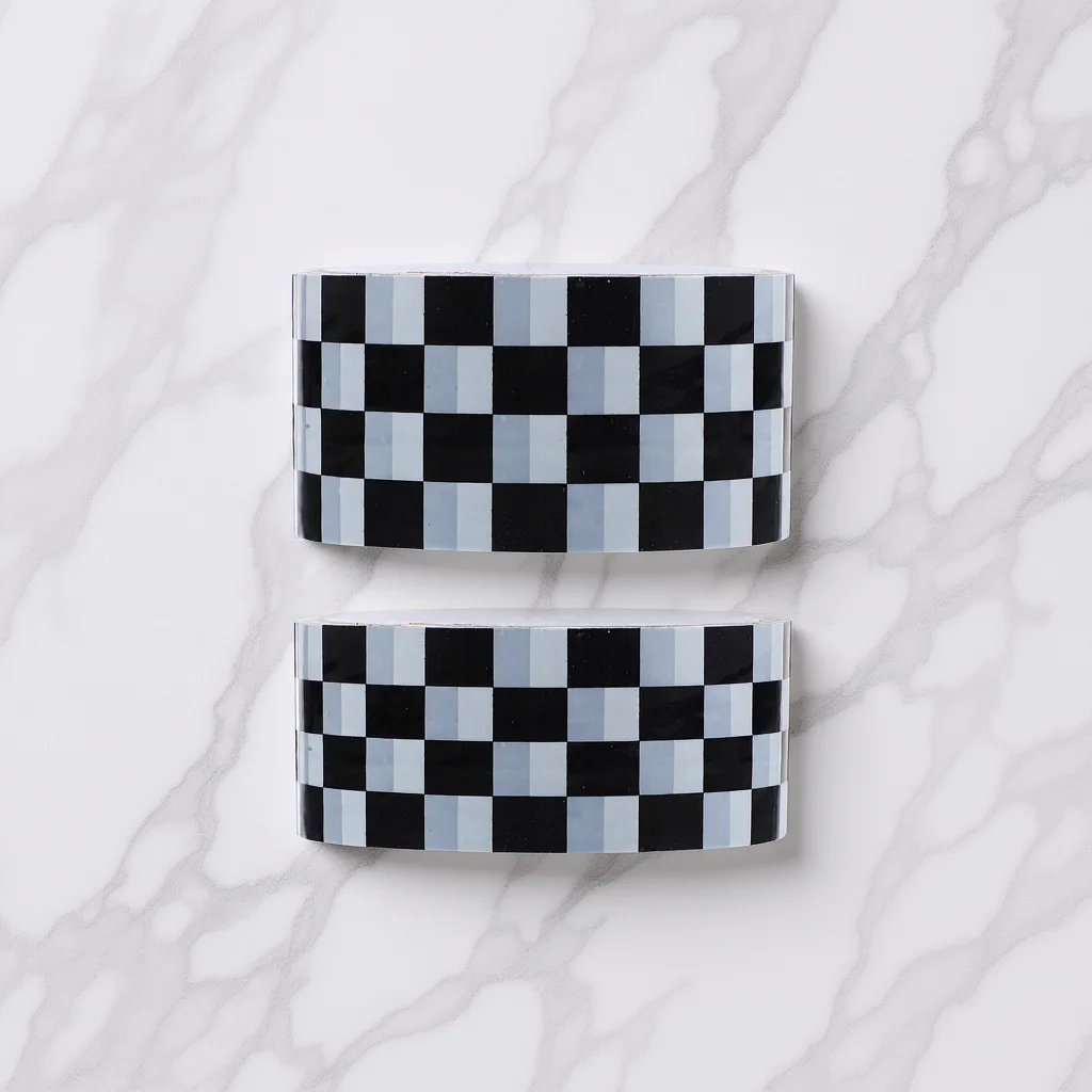 

2 шт., 2 рулона, черно-белая упаковка с клетчатым узором, липкие клейкие рулоны, многофункциональная картонная лента для домашнего офиса, школьных стен