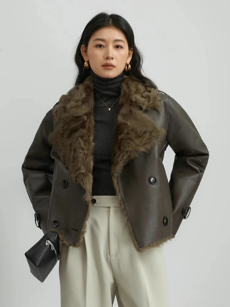 

Высококачественная роскошная зимняя куртка из натуральной кожи с мехом ягненка для женщин, новинка 2023 года, простая двубортная повседневная теплая короткая шуба из натурального меха