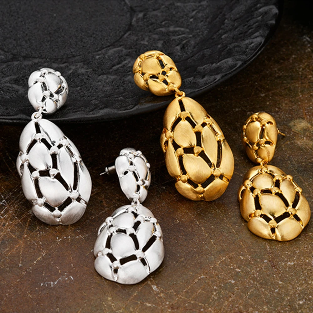 Geometrische onregelmatige retro holle oorbellen Unieke minimalistische stijl Vintage metalen oorknop Damesmode Commuter-sieraden