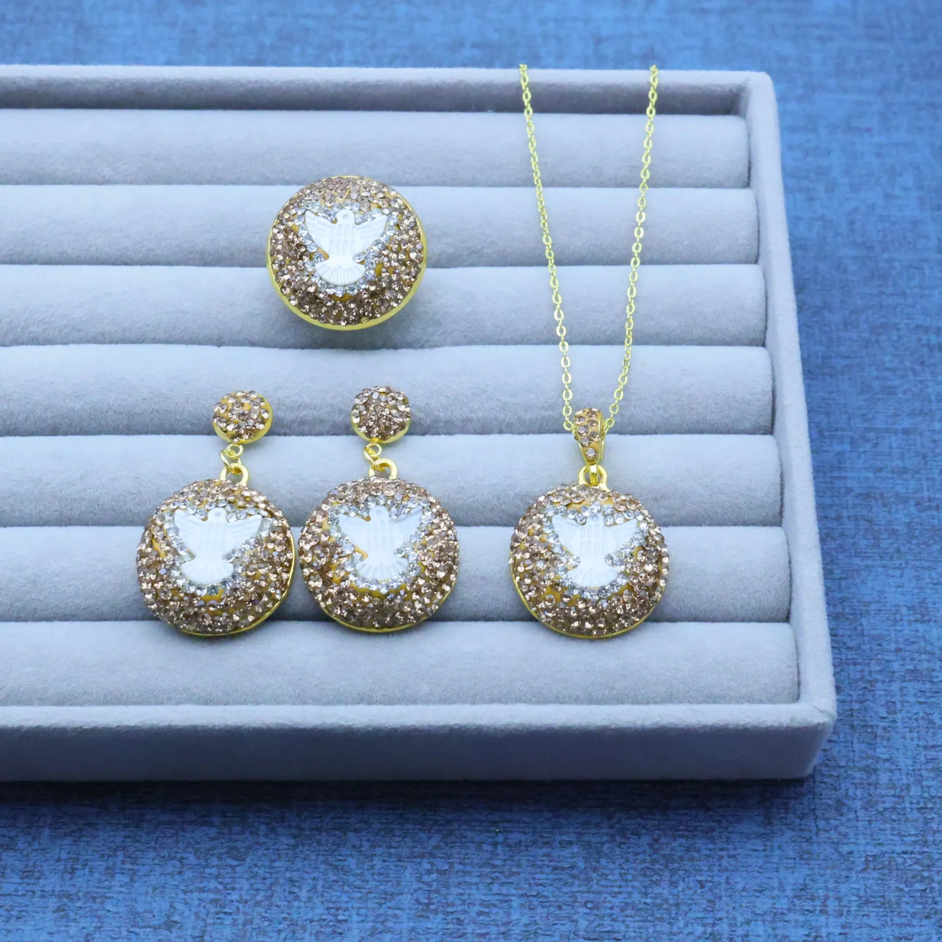 Cross-border foreign trade European and American personality fashion natural seawater shell DIY inlaid three-piece set high-end