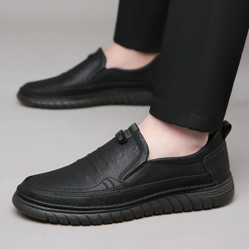 Herren-Slipper zum Hineinschlüpfen für den Alltag, leichte, bequeme Schuhe mit flexibler Sohle und atmungsaktivem Obermaterial, perfekt für – Detail 2