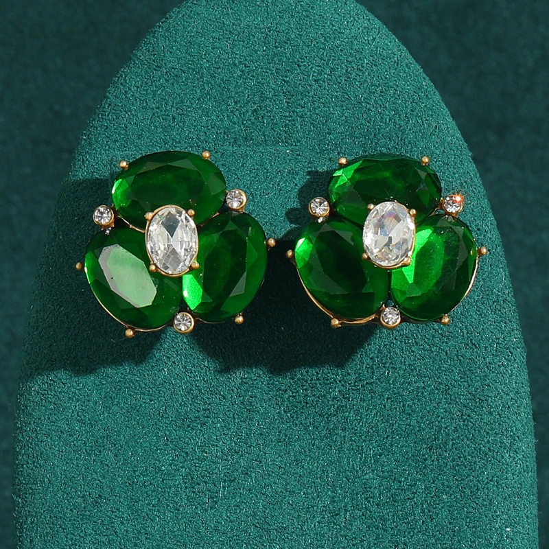 خمر البرسيم الأخضر الزركون قرط الاذن المرصع مجوهرات فاخرة مصمم ورقة محظوظ العصرية 2025 فريد للمرأة اكسسوارات الزفاف