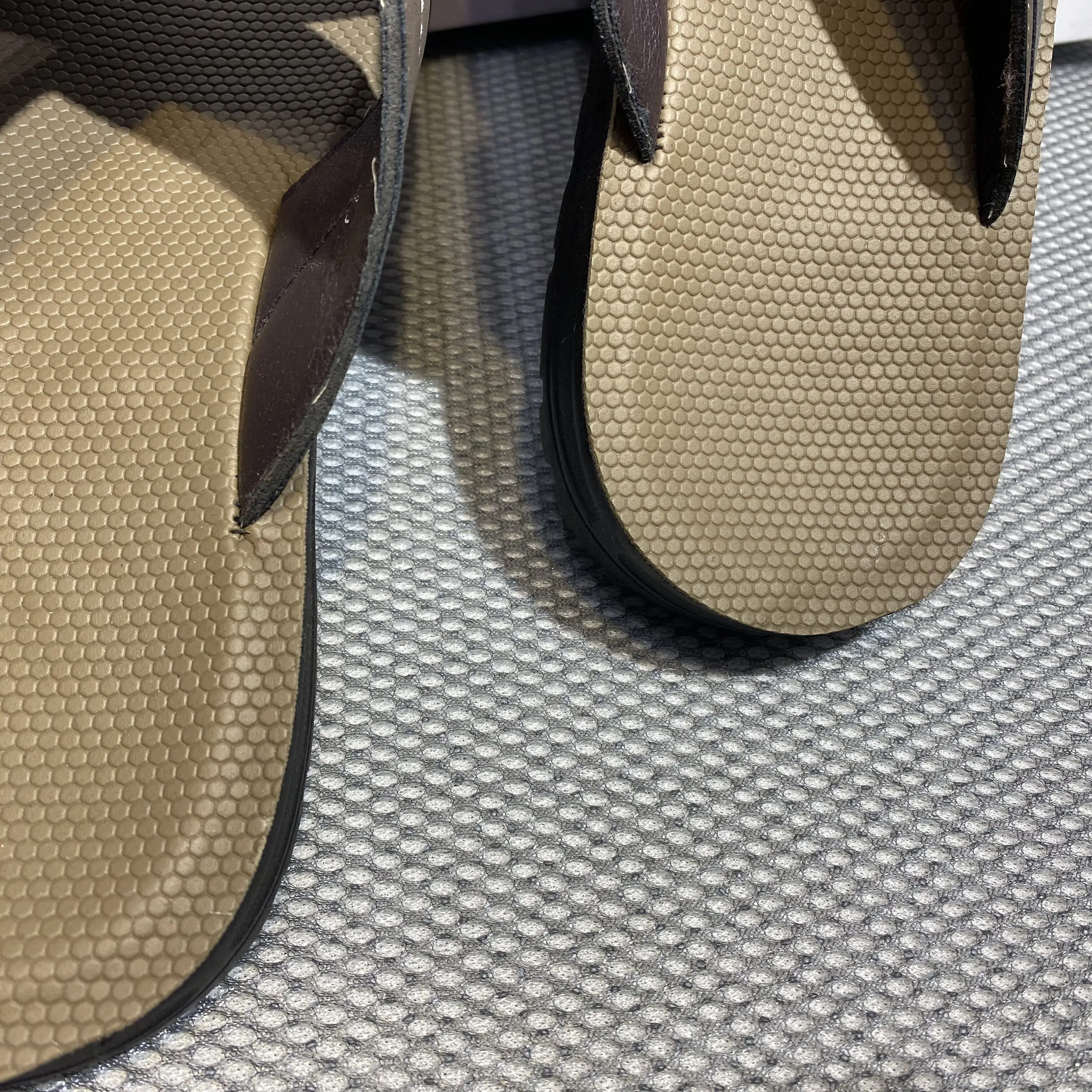 Sandalias transpirables ahuecadas de alta calidad para hombres, zapatillas de playa informales para exteriores, sandalias de agua para hombres, moda