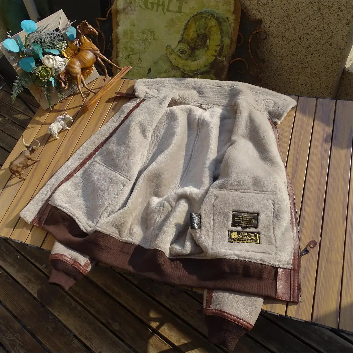 Ein Lamm mit leichtem, bequemem Mantel