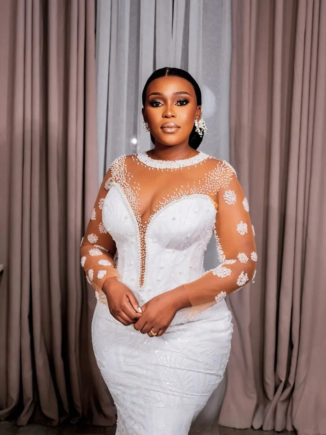 Maßgeschneiderte Elfenbein Meerjungfrau Braut Brautkleider Abnehmbare Schleppe Illusion Kristalle Perlen Spitze Perlen Spitze Perlen Brautkleid