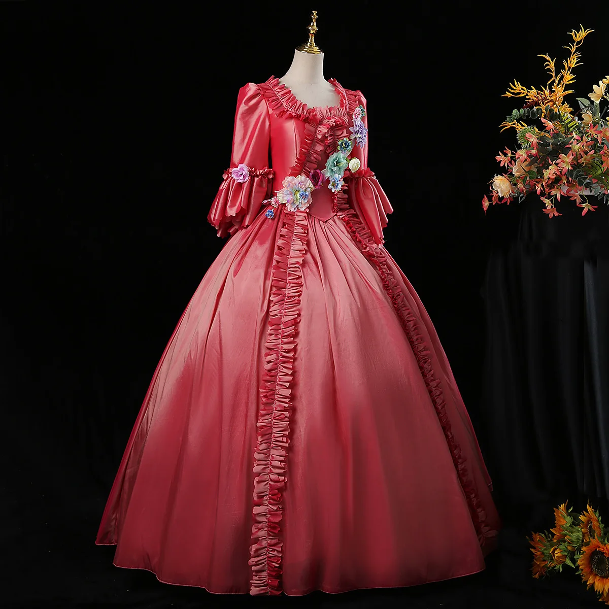 นิทรรศการการ์ตูนสตรีแดงแอนิเมชั่นยุโรปการถ่ายภาพท่องเที่ยวดอกไม้ Princess Walk Show Photo การแสดงเสื้อคลุมสตรีของ Ying