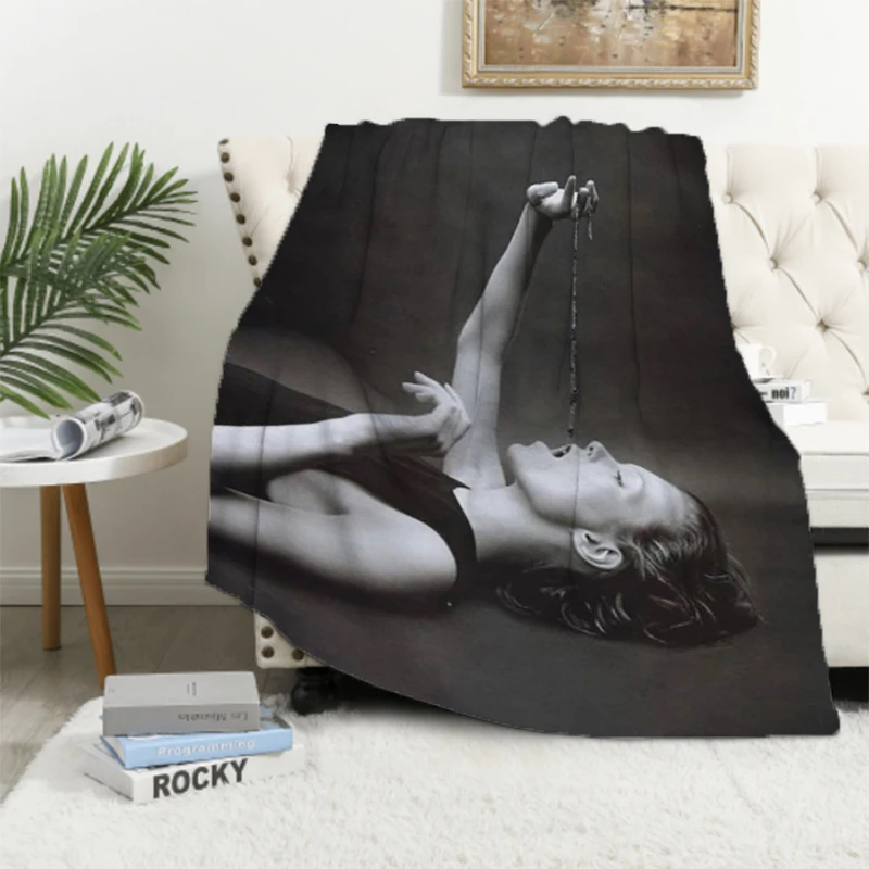 Thick Blanket Fluffy Vintage Sexy Supermodel Kate Moss Microfiber Bedding King Lid Bed Blankets for Decorative Sofa Knee Fleece