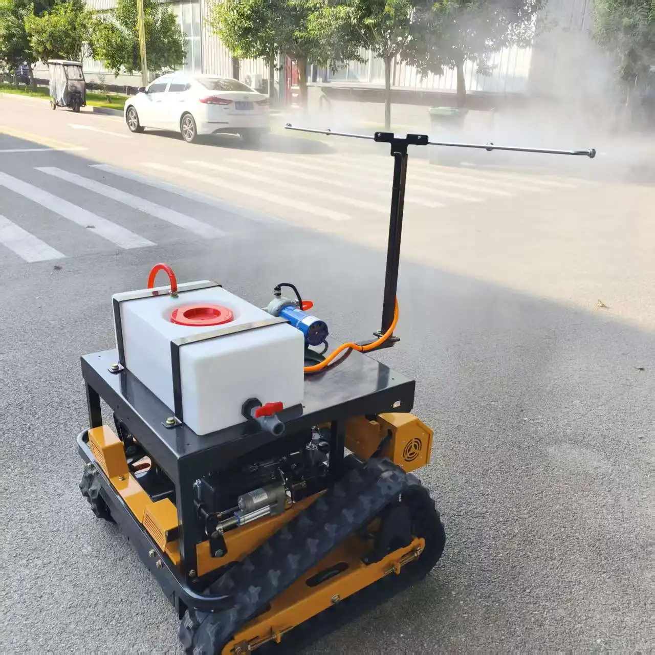 Afstandsbediening voor het optillen en verlagen van grasmaaier met een snijbreedte van 500 mm en een spuitapparaat van 30 liter