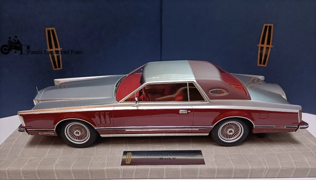 AMC 1/18 Lincoln Continental Limousine Model Lincoln Mark V 1979 Red and Silver Special Edition Ornament Decoration Collectible