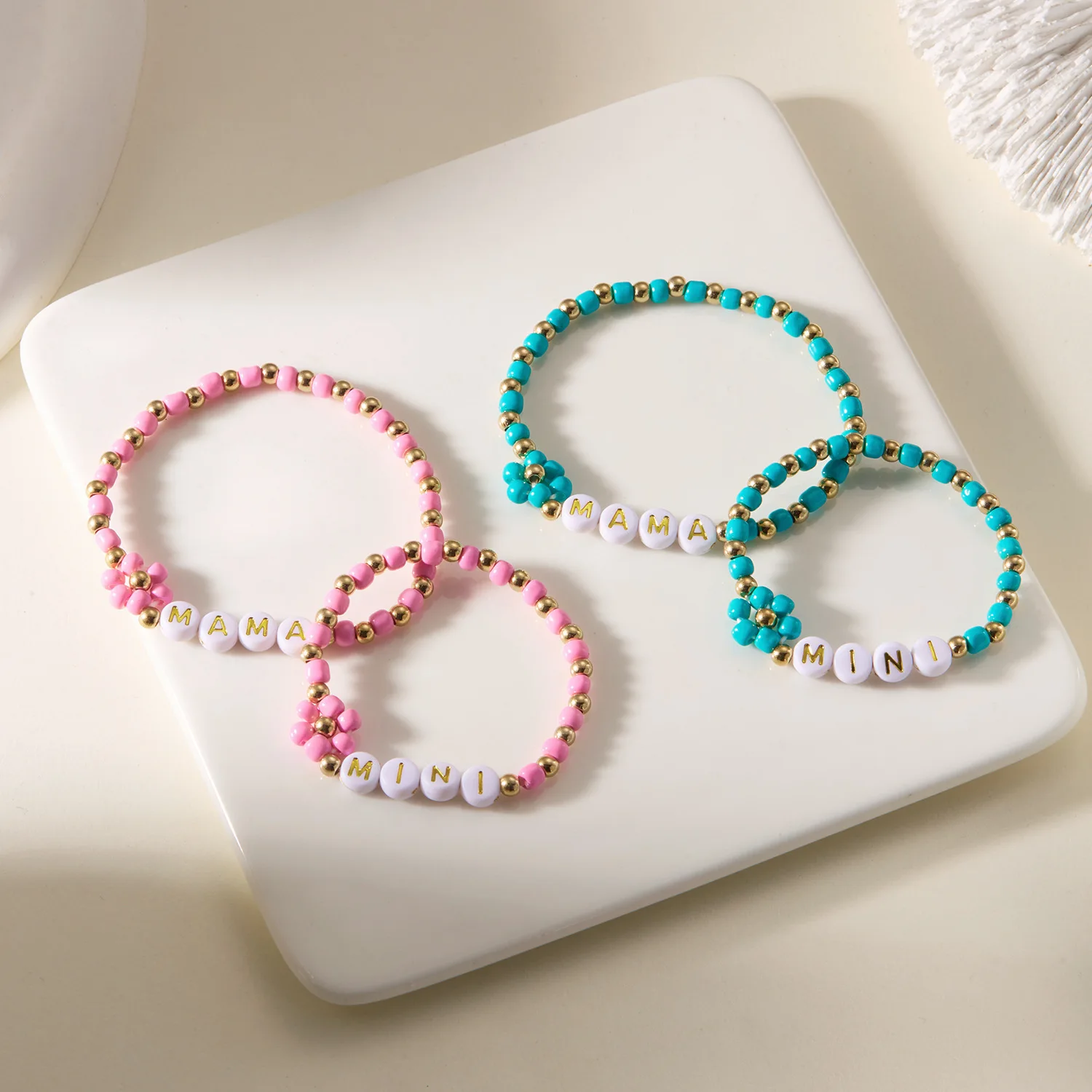 Conjunto de 2 Pulseras de Moda para el Día de la Madre, Mini Pulseras de Cuentas de Arroz con Flores y Tarjeta de Papel, para Madre e Hija