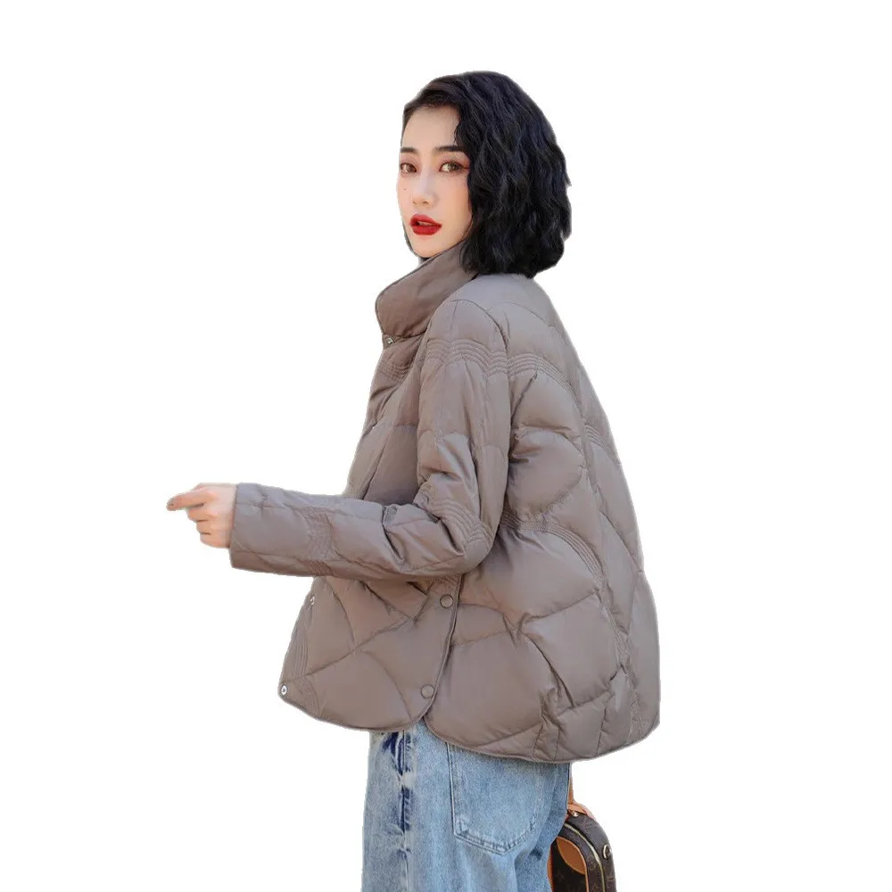 معطف كبير مبطن ريش البط ثلجي 2025 المرأة قصيرة خفيفة الوزن أسود عصري أسفل سترة صغيرة الحجم نمط غير رسمي #5