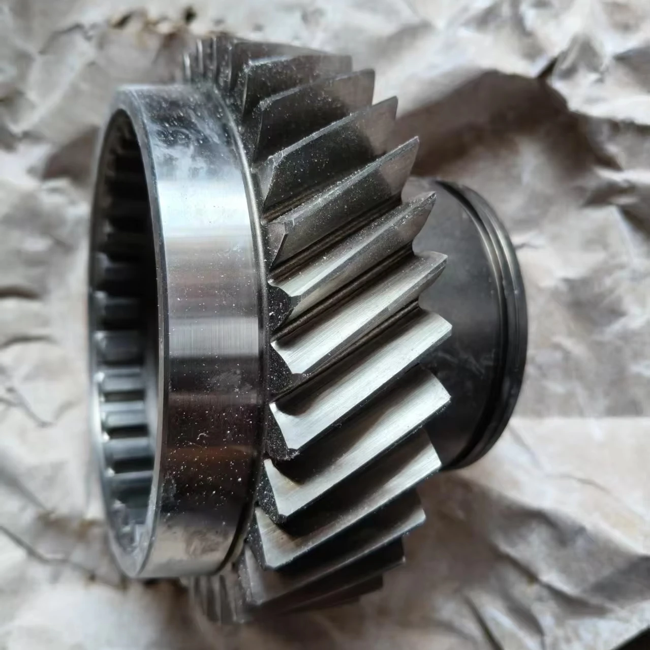 

FAW Jiefang truck transmission drive. High-grade gear. Eaton transmission auxiliary box high-grade gear 1701431-BSX810/D