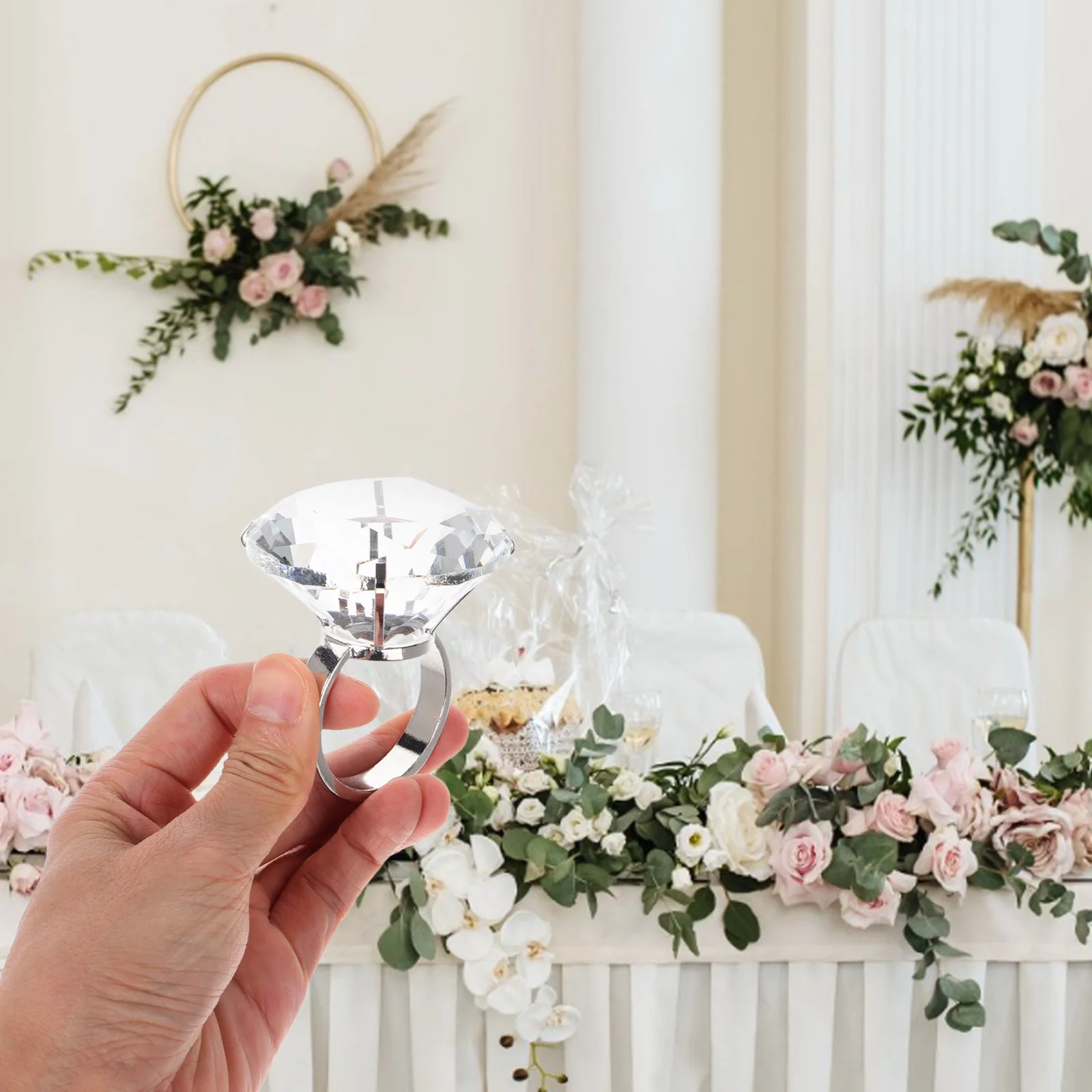 

Crystal Glass Ring Wedding Prop 6Cm Exquisite Sparkling Decor for Engagement Wedding Anniversary Photo Decorations