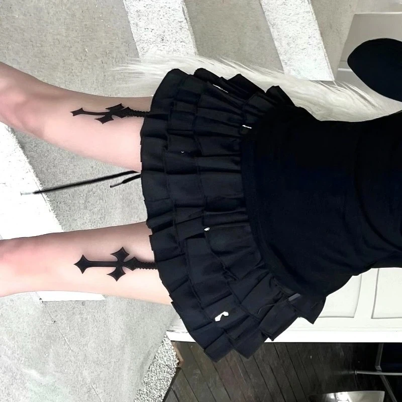 

Новинка Весна 2026: Комплект из облегающего топа с длинным рукавом, черным кружевом, бантом и вставками, а также короткой юбки с высокой талией в стиле субкультуры для девушек