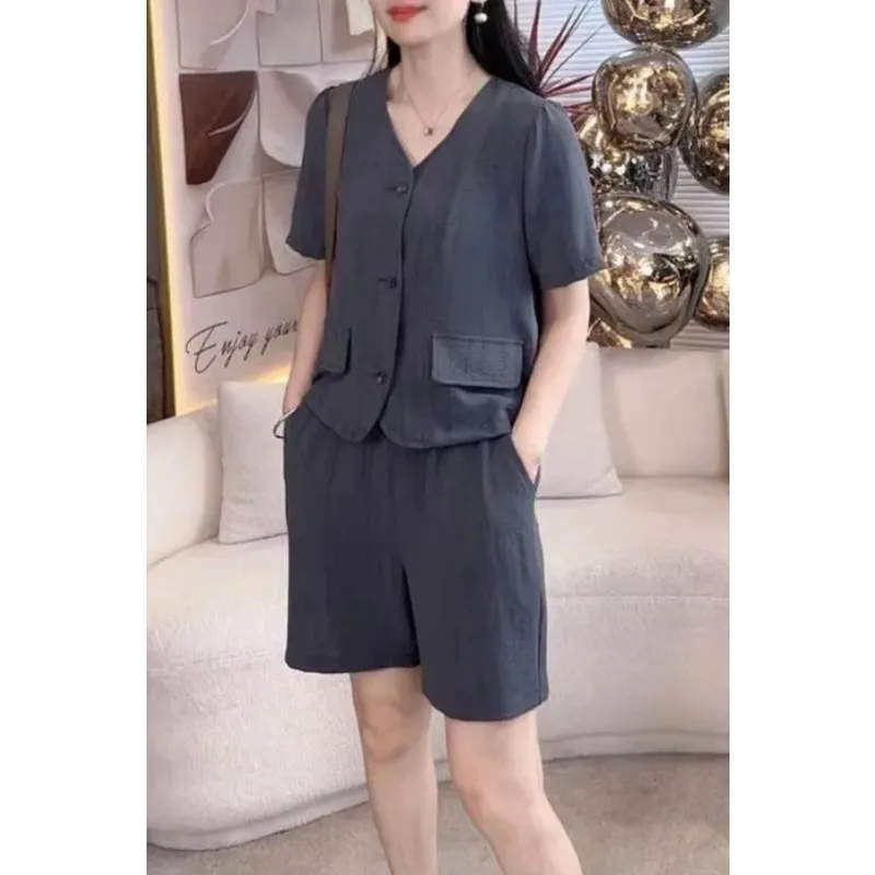 Women's Fashion Two Piece Set Summer New Short Sleeve V-Neck Top And Shorts Casual Age-Reducing Outfit