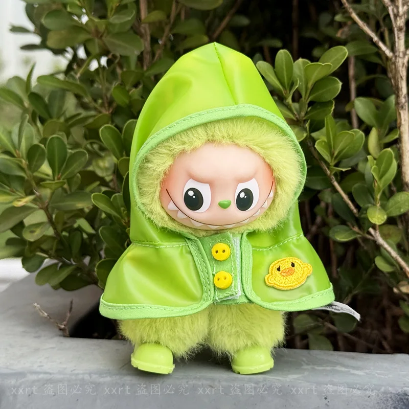 Set Pakaian Hari Hujan Seri Kode Hati Mini Labubu Generasi ke-4, Jas Hujan yang Dapat Diganti dengan Sepatu Bot & Headphone untuk Boneka Vinyl 10cm