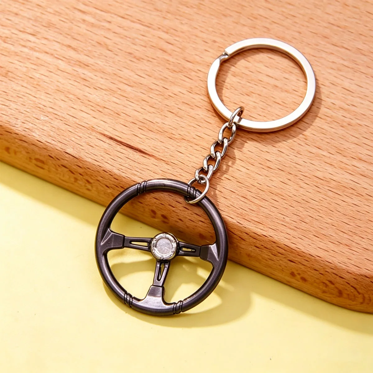 Racing Steering Wheel Keychain, Mini Metal Simulated Car Key Ring, Auto Key Holder Pendant for Car Enthusiasts