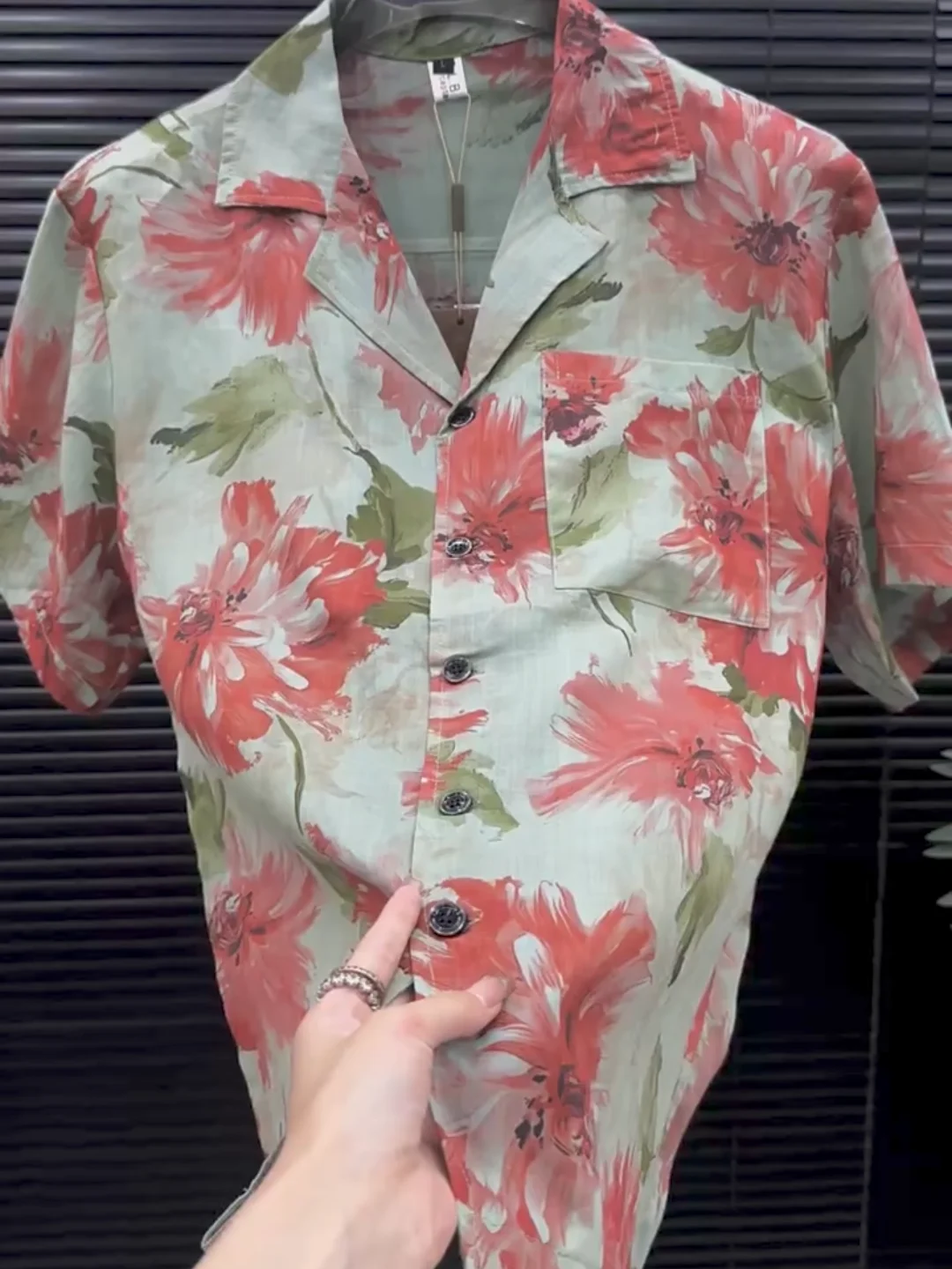 

Summer New Men's Comfortable High Quali Faionable Cuban Collar ort Sve irt Versatile Sli Ele European Sle