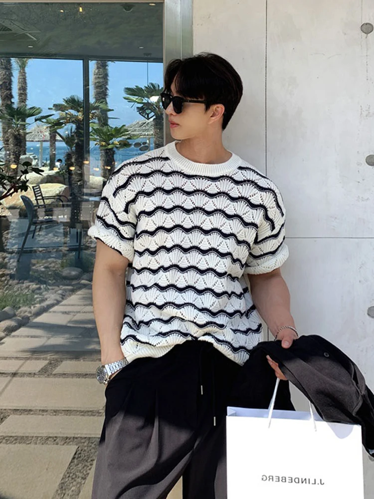 

Мужская трикотажная футболка с коротким рукавом, с объемной вышивкой, ажурными волнистыми полосами, модный летний топ в молодежном активном стиле, круглый вырез горловины