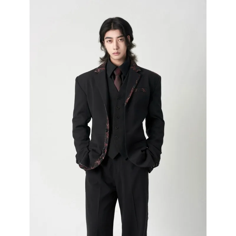 

Роскошный мужской шерстяной костюм с черно-красными кружевными вставками, легкий