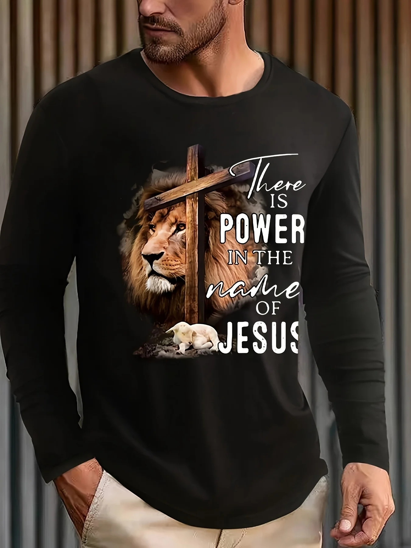 تي شيرت رجالي مطبوع عليه حروف الأسد بسيط ومتوافق مع رقبة دائرية وأكمام طويلة، مريح ومسامي ومناسب للسفر اليومي #1