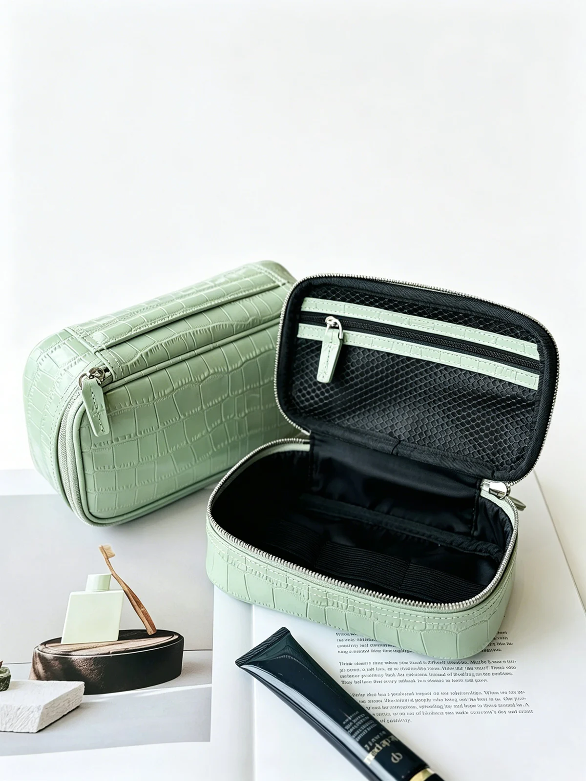 Luxuriöse Echtleder-Kosmetiktasche mit Krokodilprägung, Große Kapazität, Tragbare Toilettenartikel-Organizer-Handtasche für Damen – Detail 11