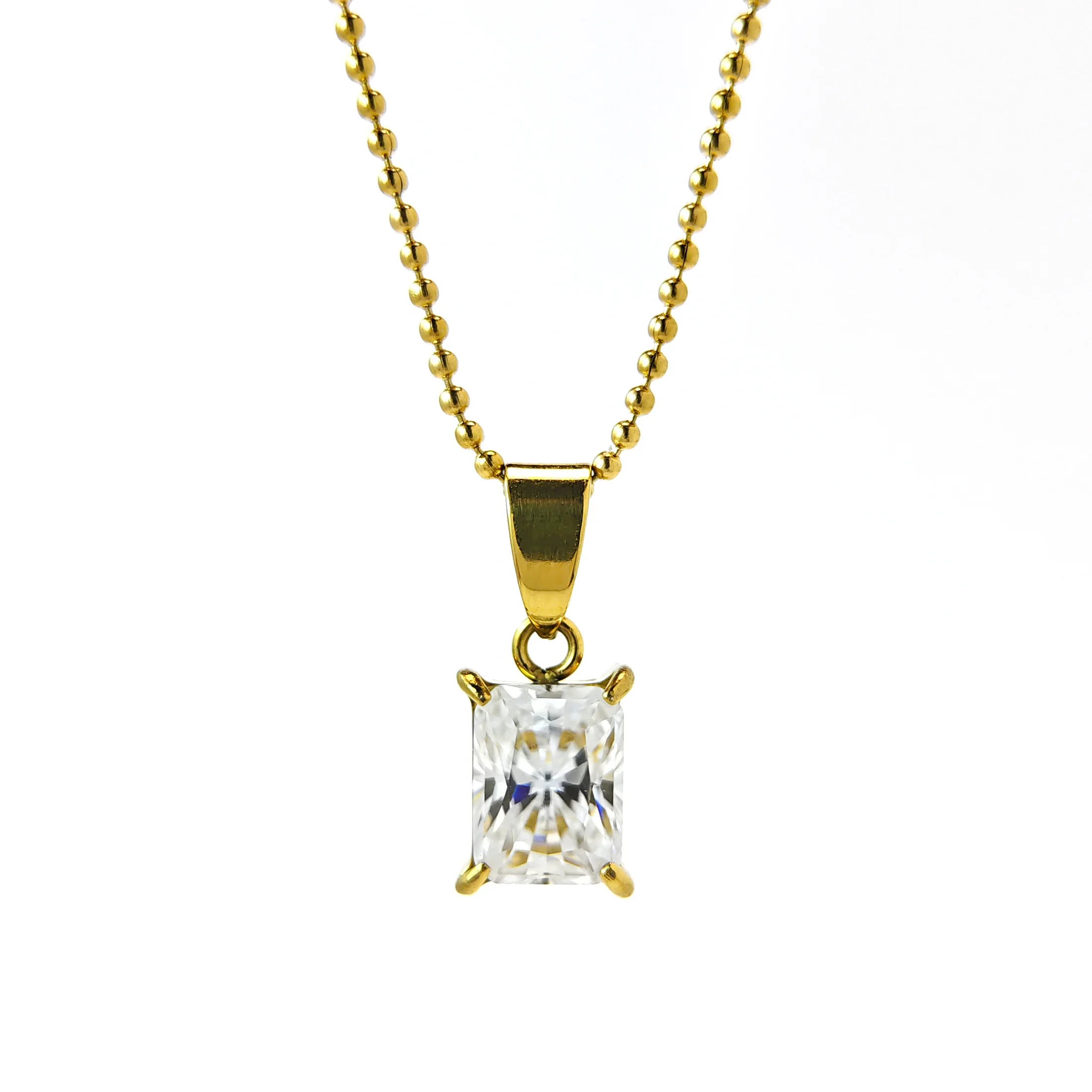 

1 шт. Золотистое колье с квадратным белым синтетическим муассанитом весом 2,0 карата.