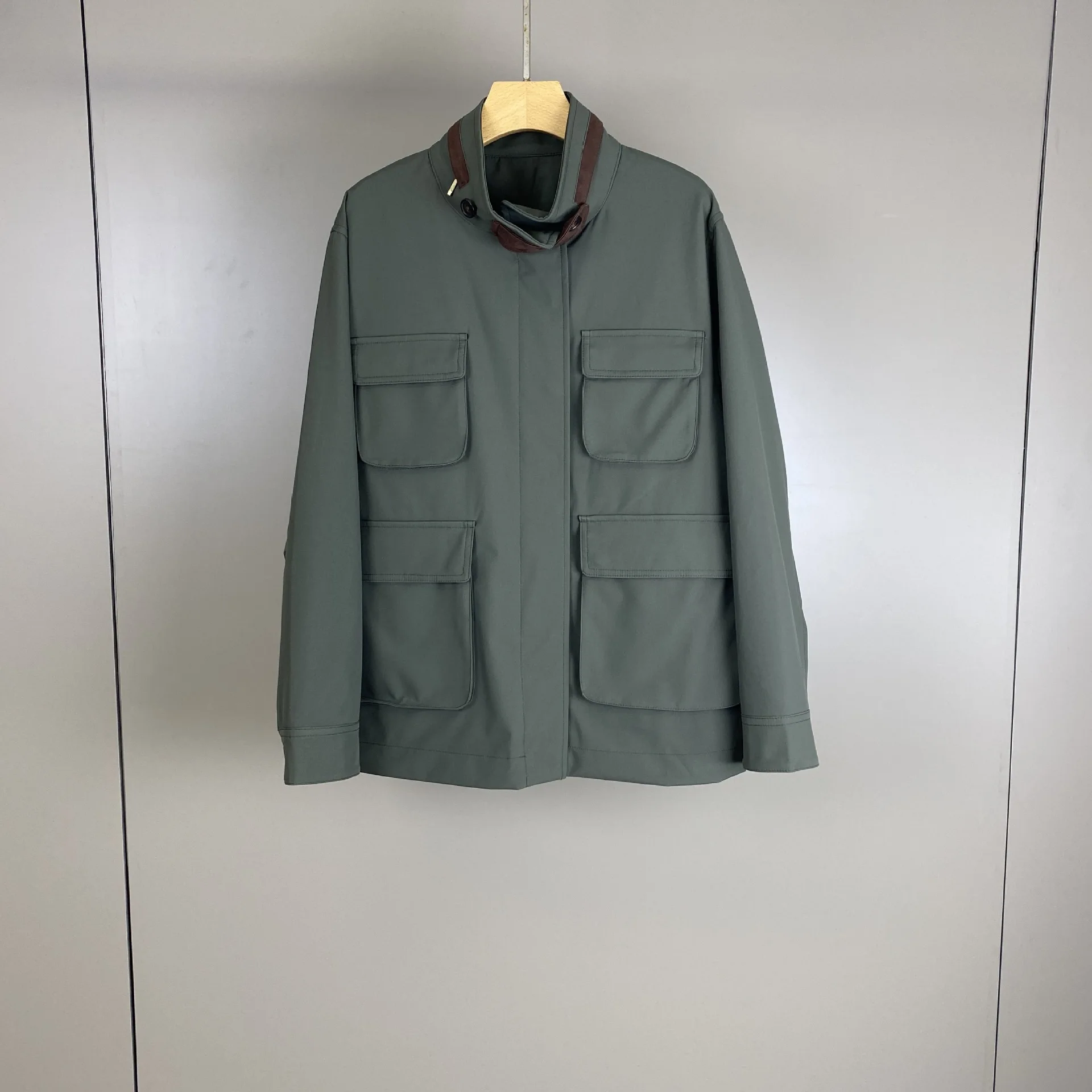 2026Women's Autumn/Winter Stand-Collar Utility Jacket with Multiple Pockets
