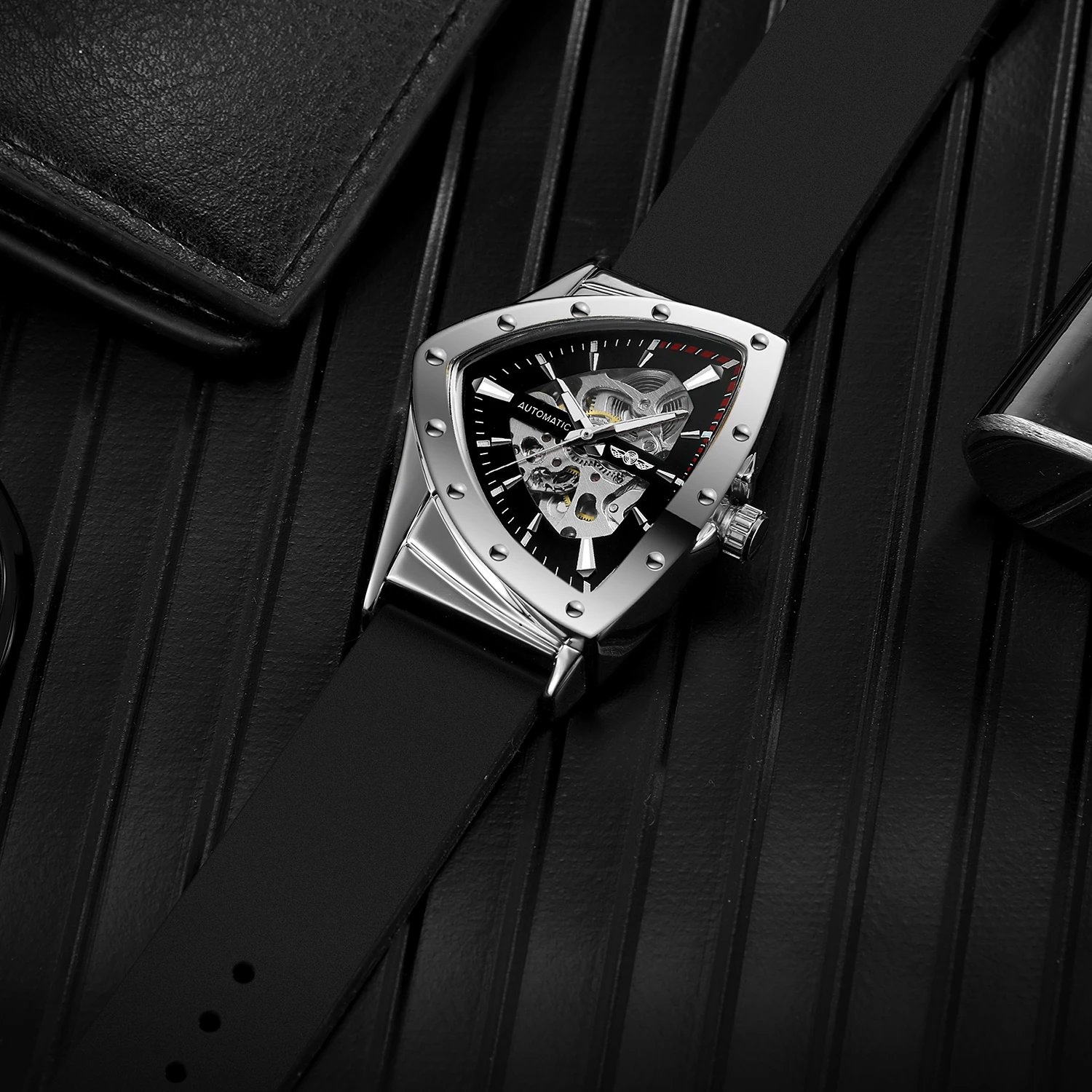 WIN/NER ساعة ميكانيكية للرجال حركة أوتوماتيكية موضة مثلث مجوف قرص مضيئة الأيدي حزام من الجلد 3ATM مقاومة للماء