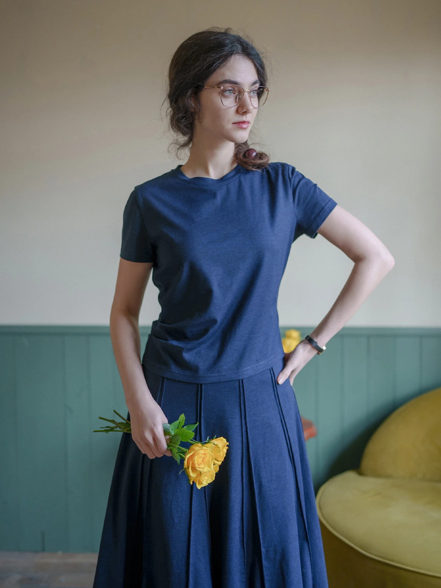

MarchNoon Retro Miu Set Long Velvet Cotton Silk Wool round Neck Waist in a Short Sleeve T Slim A-Line Skirt Women's Suit