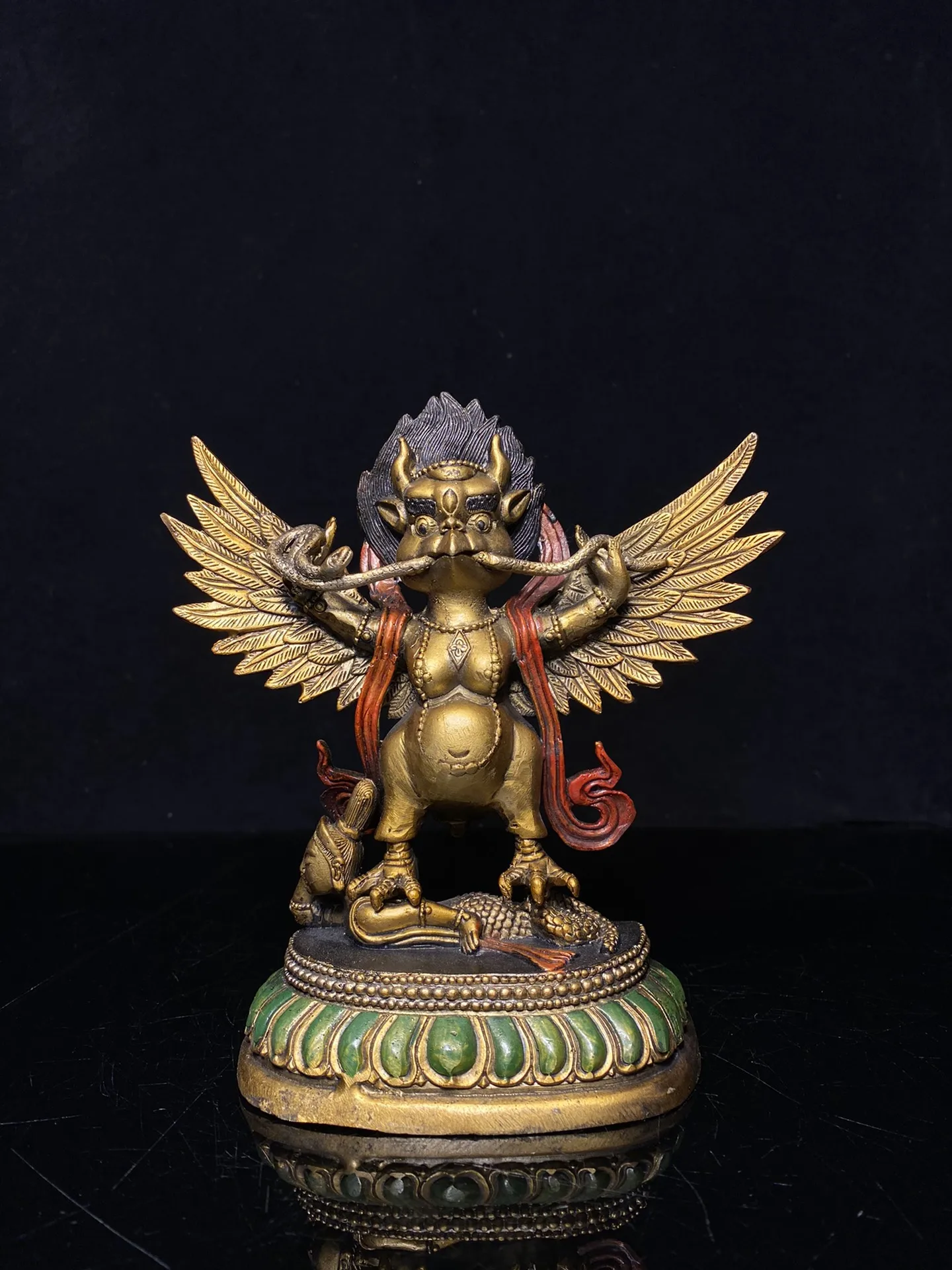 

Exquisite craftsmanship of a large Garuda bird painted on pure copper, finely made, with a patina,Free shipping
