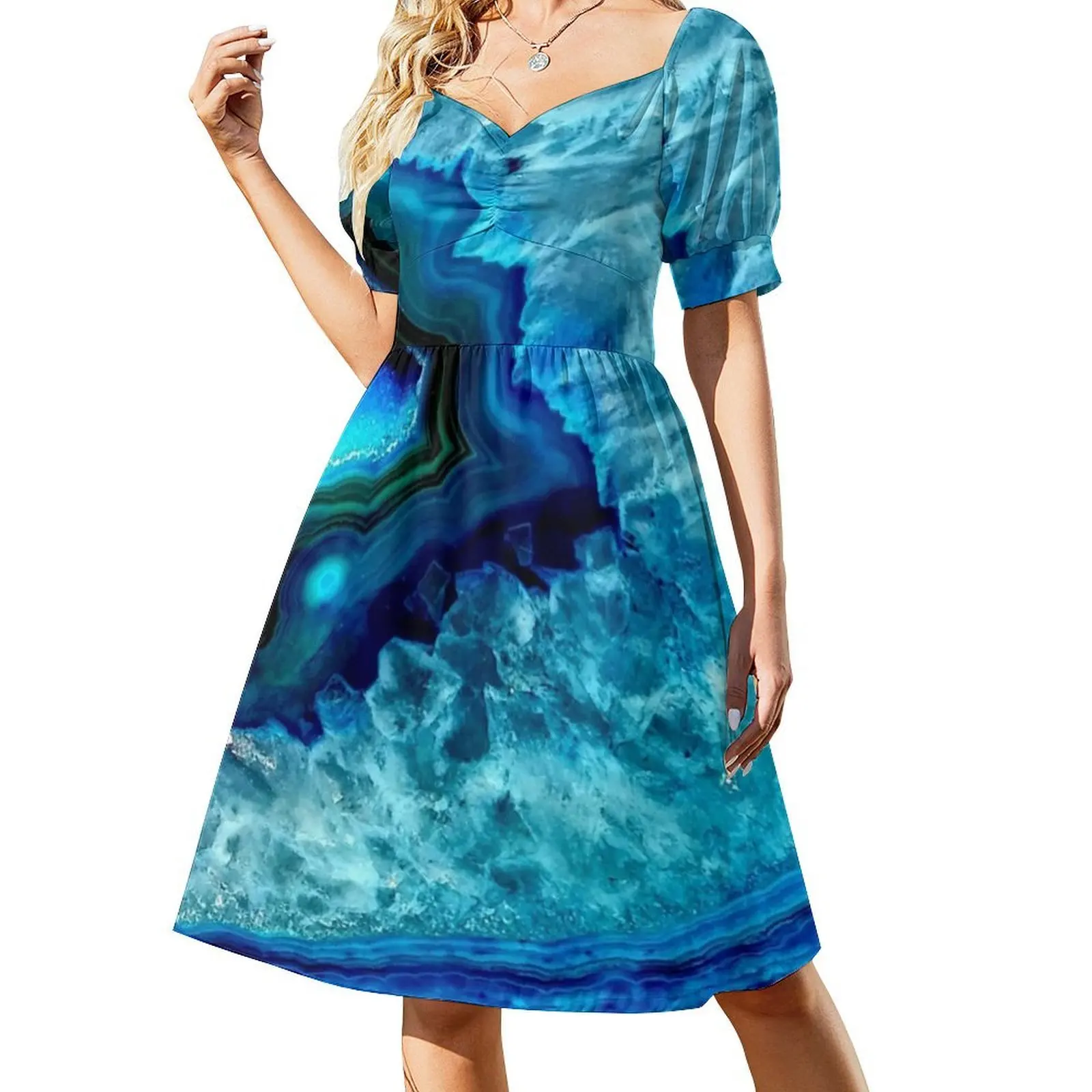 الهدوء الفيروزي: فستان بوهيمي عازل كوارتز معدني بدون أكمام متعدد الطباعات لحفلات عطلة الشاطئ باللون الفيروزي