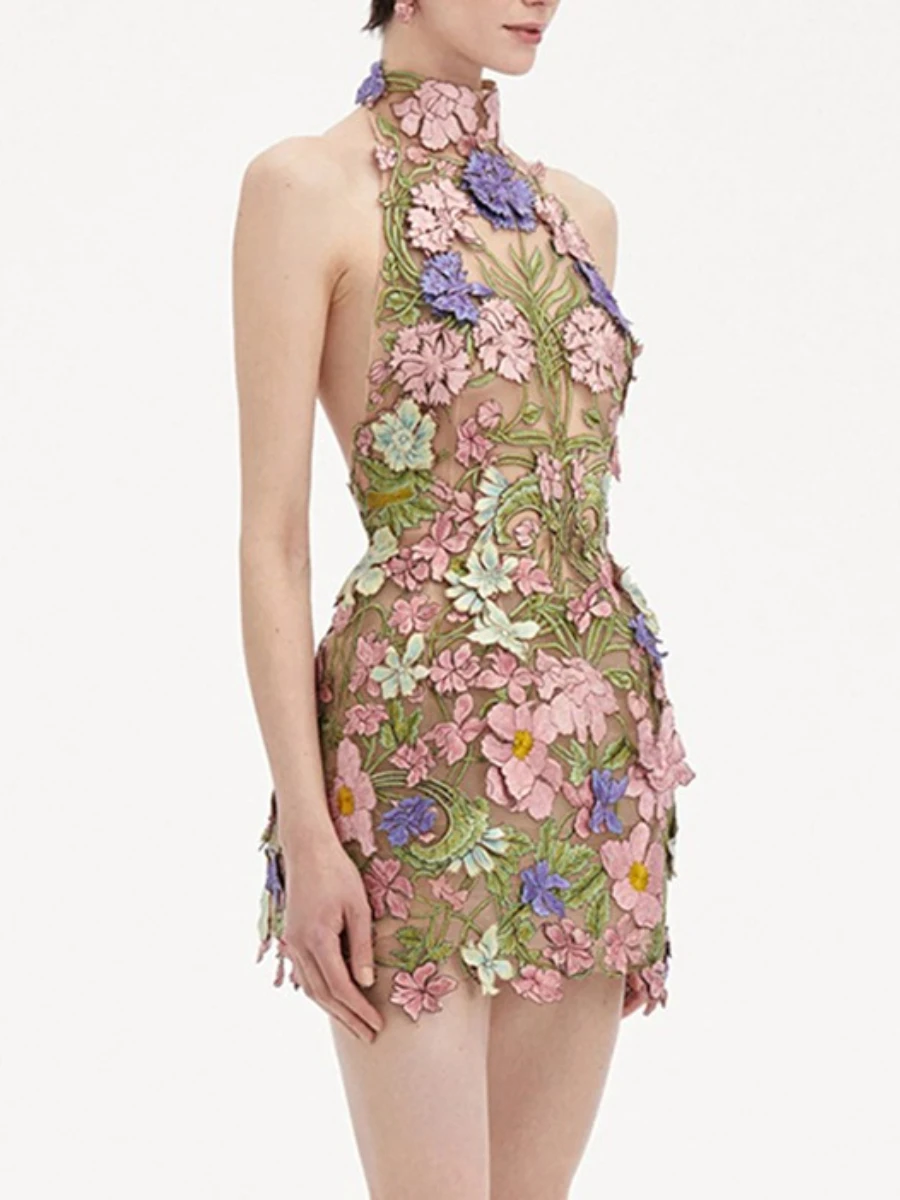 TWOTWINSTYLE Hit couleur minceur épissé robes brodées pour les femmes licou sans manches dos nu taille haute robe femme vêtements