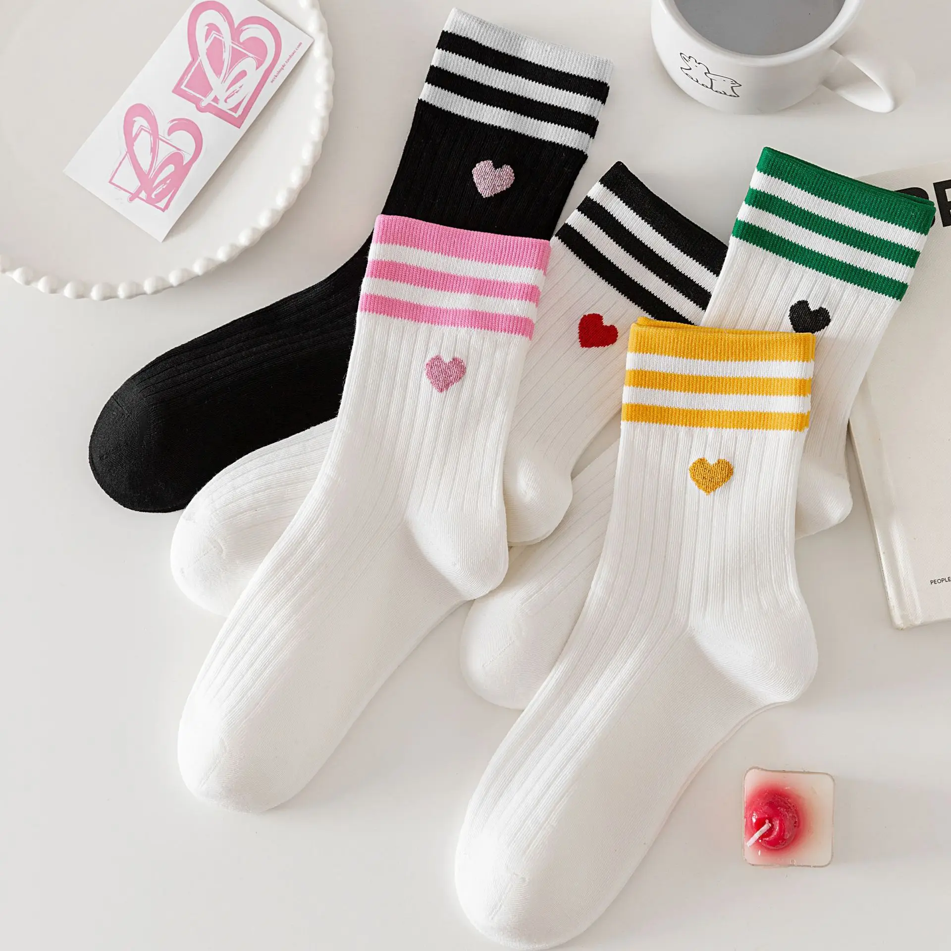 1/5 Paar Damen-Parallel-Bar-Socken, modische Socken mit Herz-Design, weiche, bequeme Baumwollsocken, lässige und atmungsaktive Socken