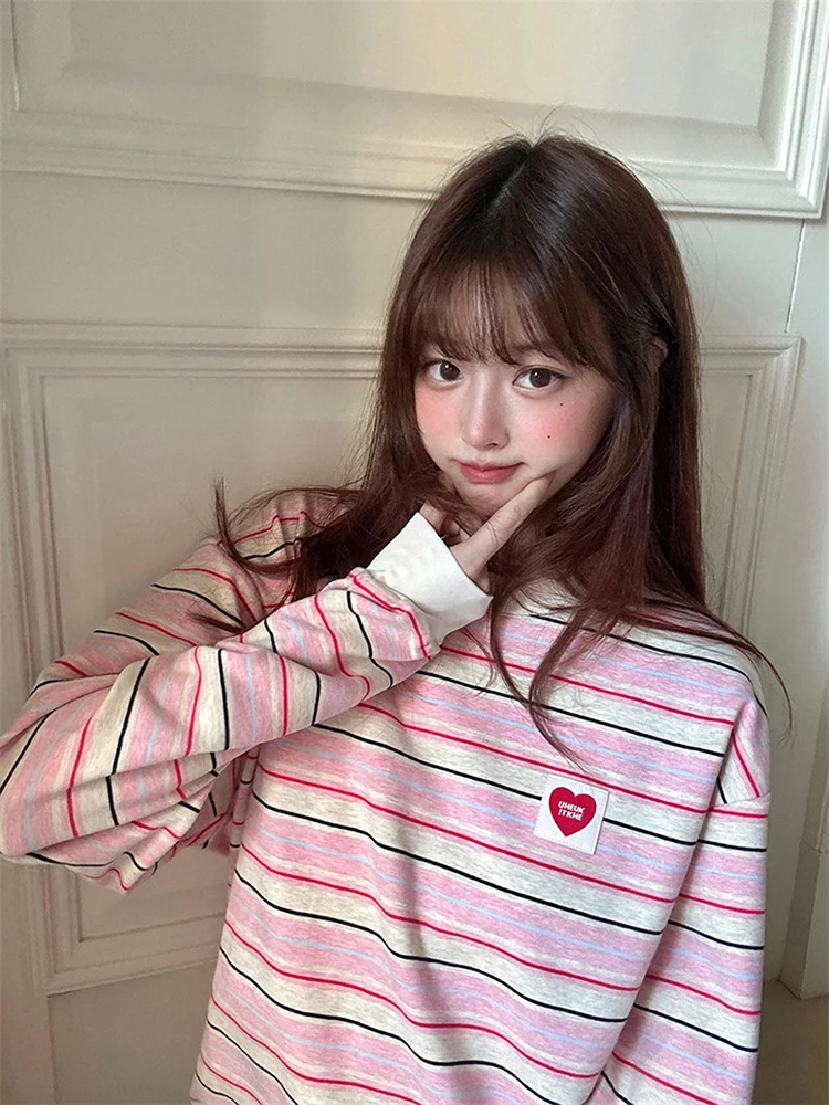 

Pink Sweet Striped Heart Patch Long Sve T-irt Women's Loose Lazy Sle Top Autumn Design Sense Small ence